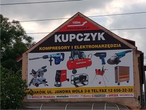 Baner reklamowy na budynku