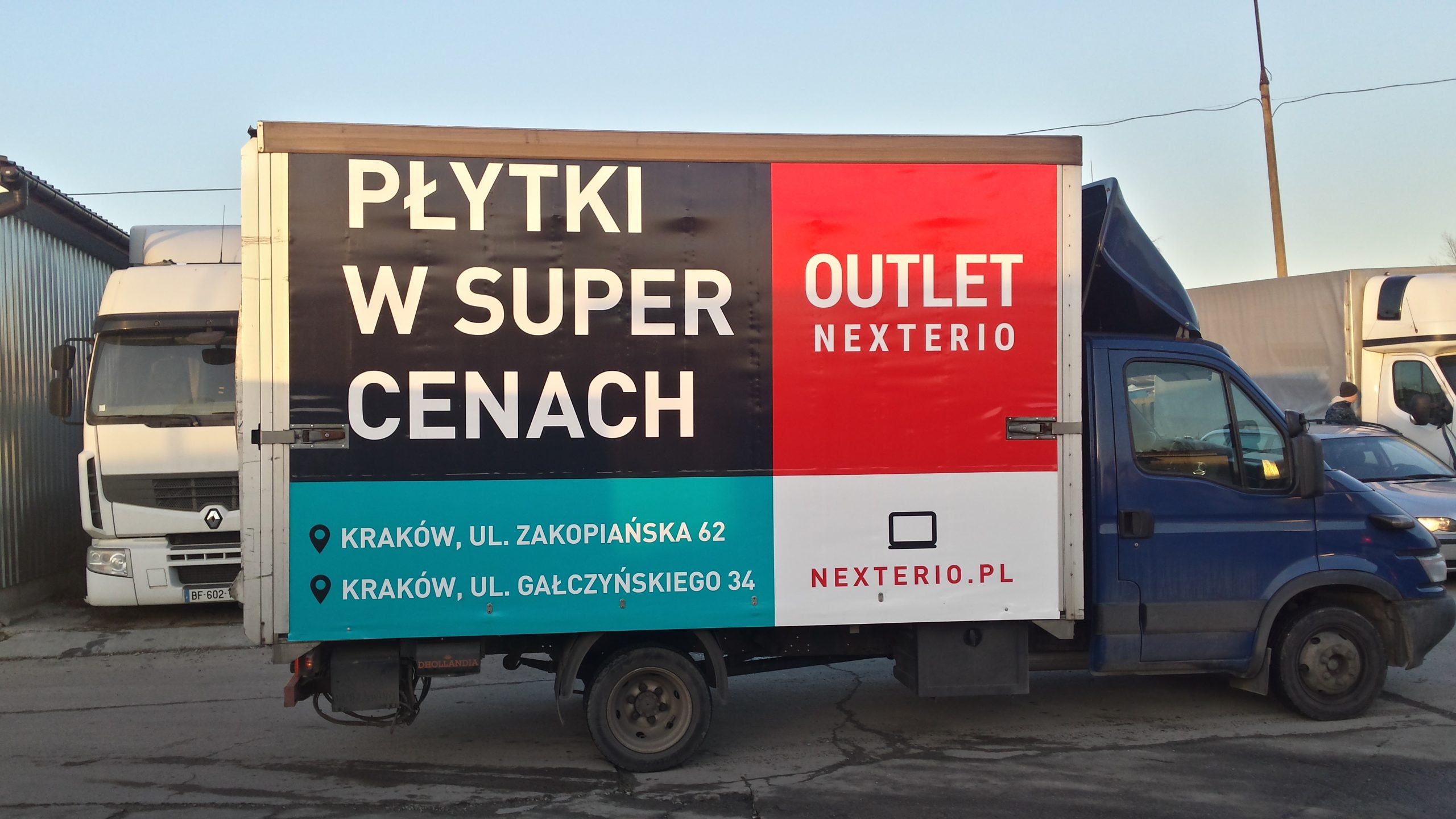 Reklama wielkoformatowa na plandece